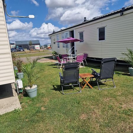 Sunshine Atlas Glamping Retreat Jaywick Sands Exterior foto