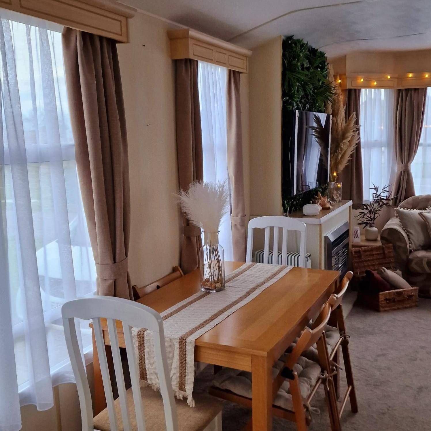 Sunshine Atlas Glamping Retreat Jaywick Sands Exterior foto