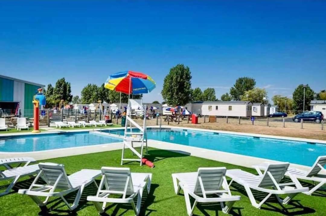 Sunshine Atlas Glamping Retreat Jaywick Sands Exterior foto